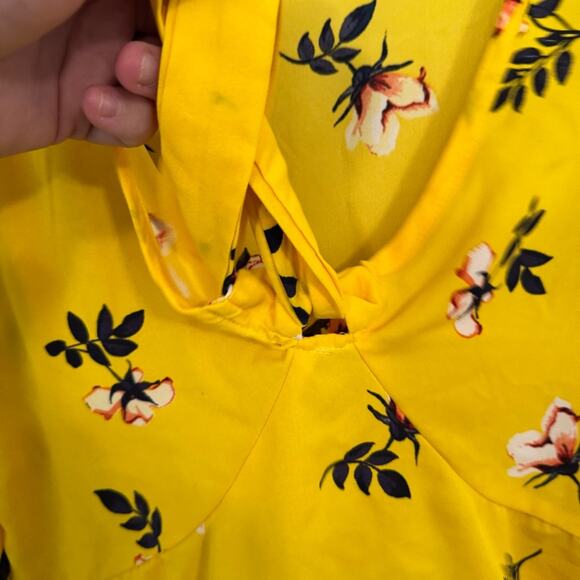 Stella Tweed Yellow Floral Plunging Neckline Top Bell Sleeves Womens Size Medium - Picture 5 of 8